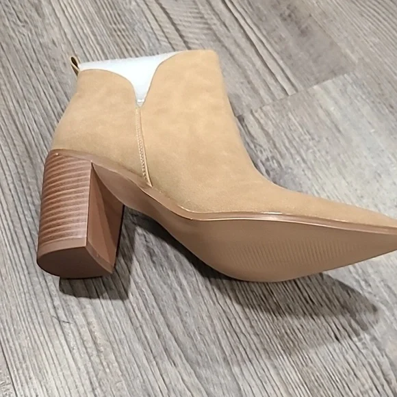 HOST PICK Side V Cutout Suede Chunky Stacked Ankle Boots Size 9.5 PiePieBuy - Picture 4 of 6